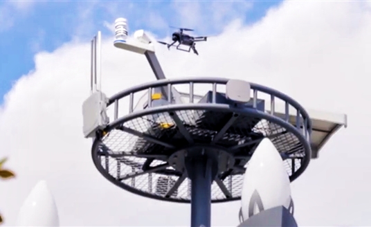 看！綿陽科技城新區(qū)的路燈上建了座“機場”